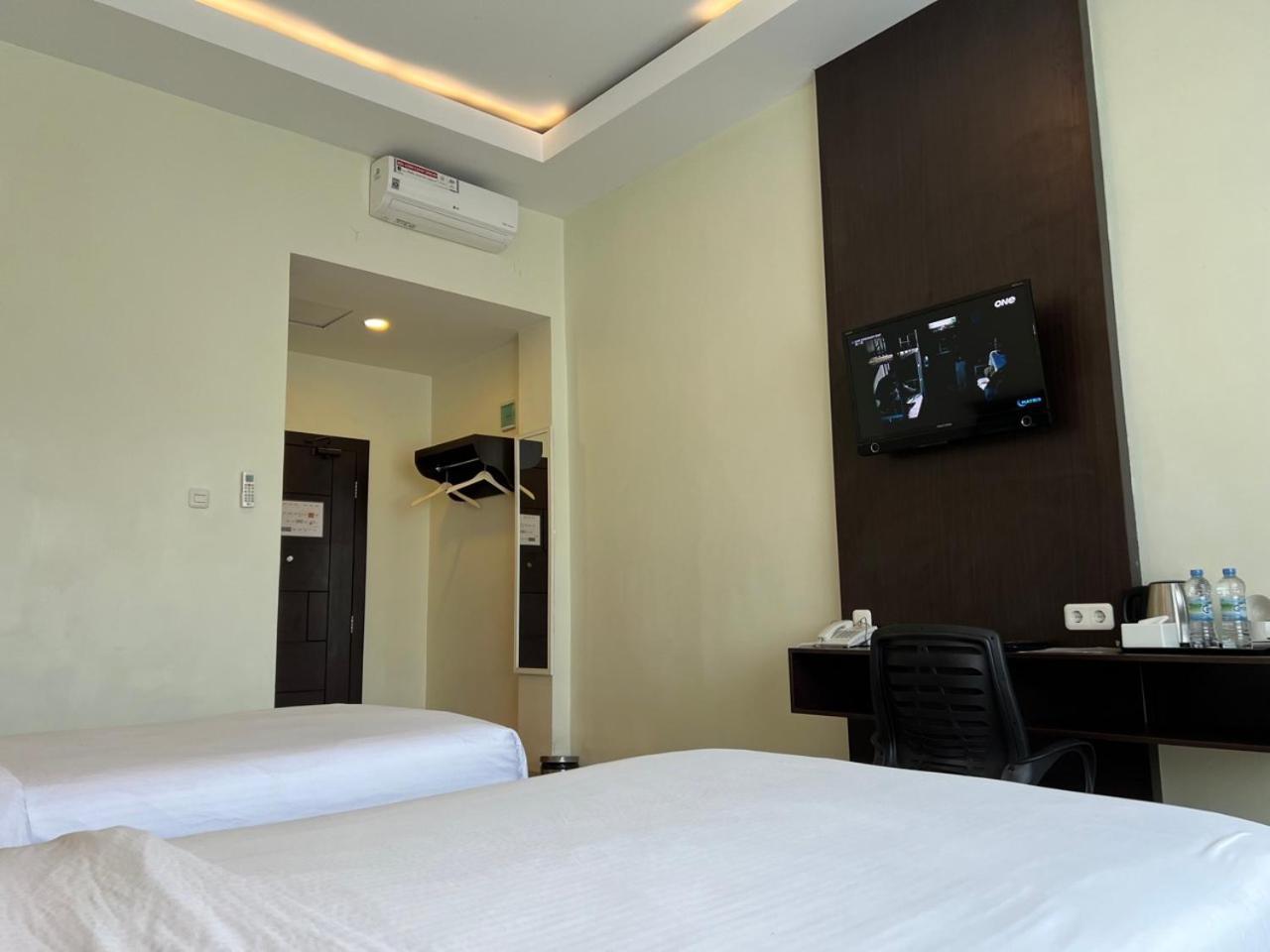 Kirei Hotel Bantaeng Bagian luar foto