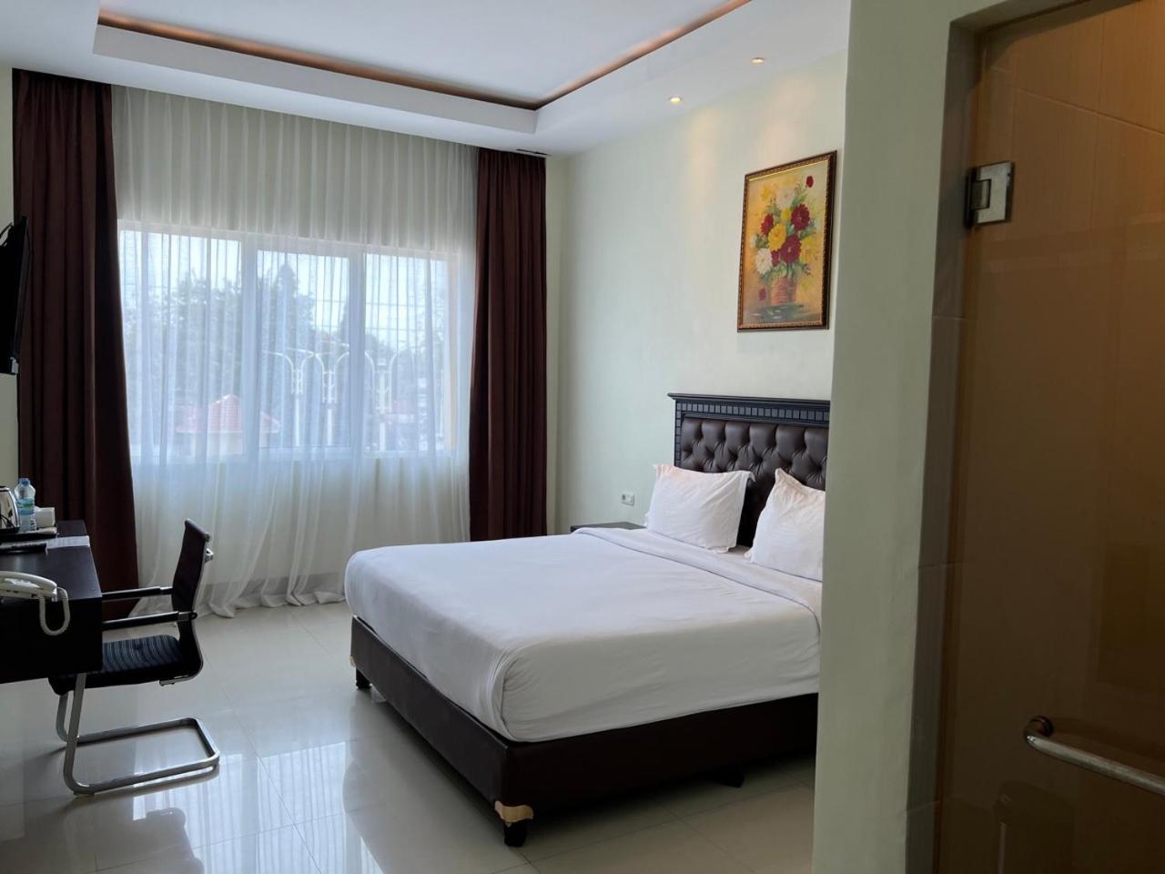 Kirei Hotel Bantaeng Bagian luar foto