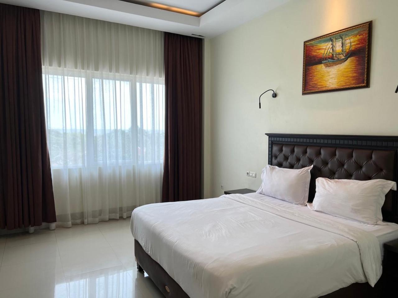 Kirei Hotel Bantaeng Bagian luar foto