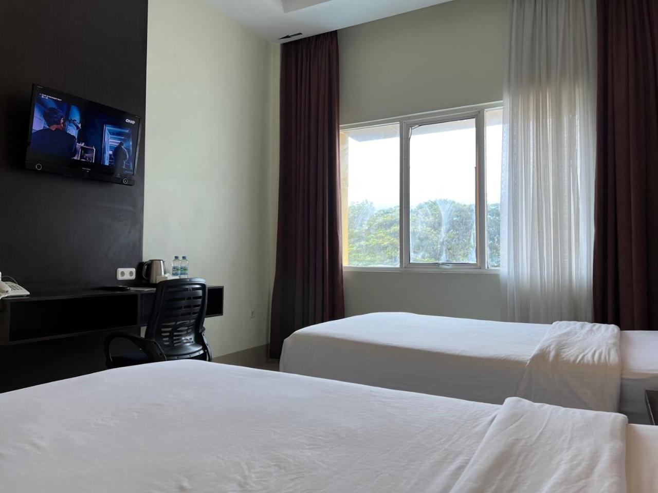 Kirei Hotel Bantaeng Bagian luar foto
