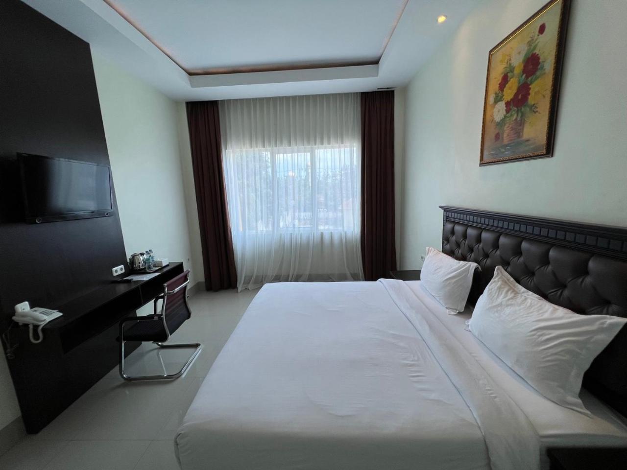 Kirei Hotel Bantaeng Bagian luar foto