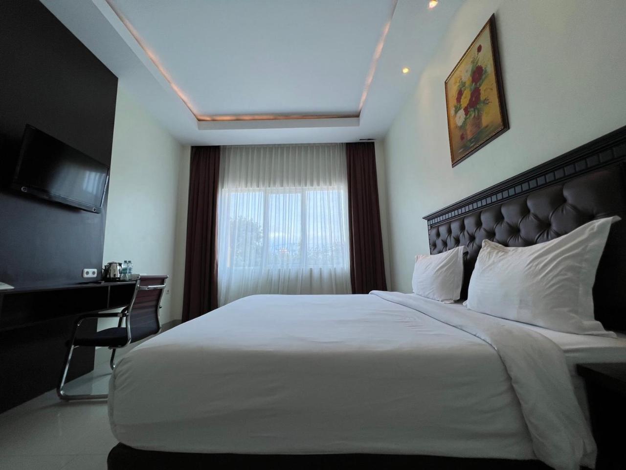 Kirei Hotel Bantaeng Bagian luar foto