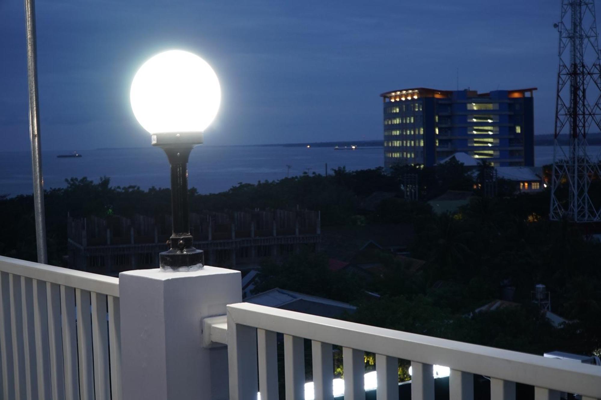 Kirei Hotel Bantaeng Bagian luar foto