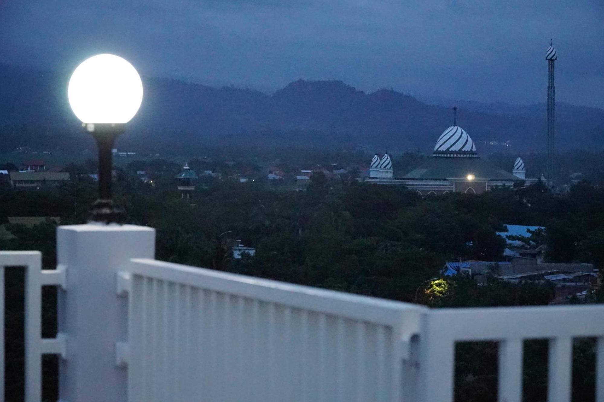 Kirei Hotel Bantaeng Bagian luar foto