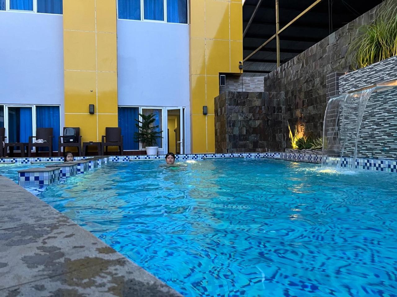 Kirei Hotel Bantaeng Bagian luar foto