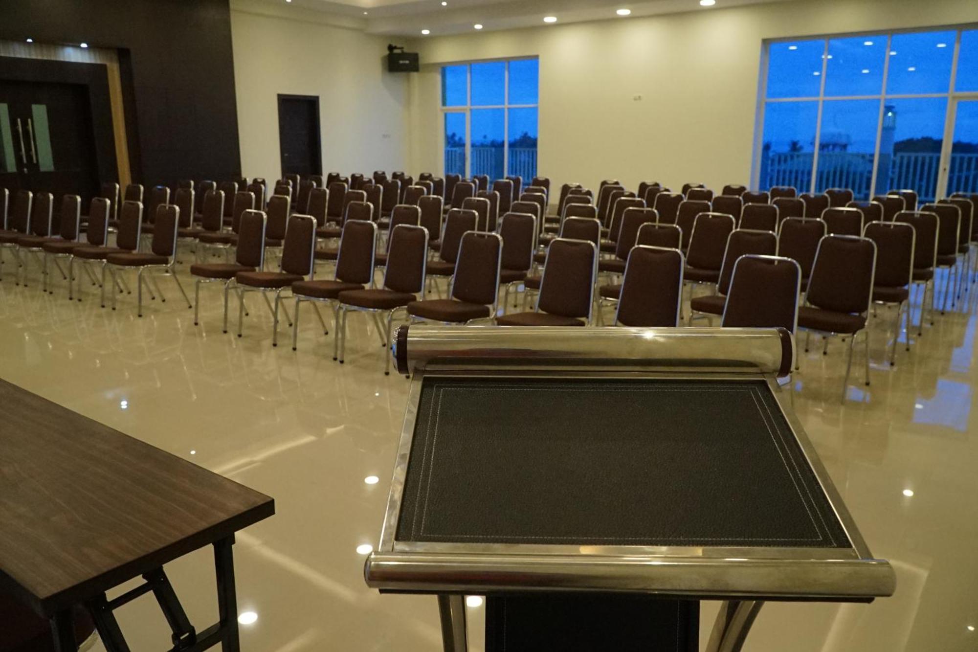 Kirei Hotel Bantaeng Bagian luar foto