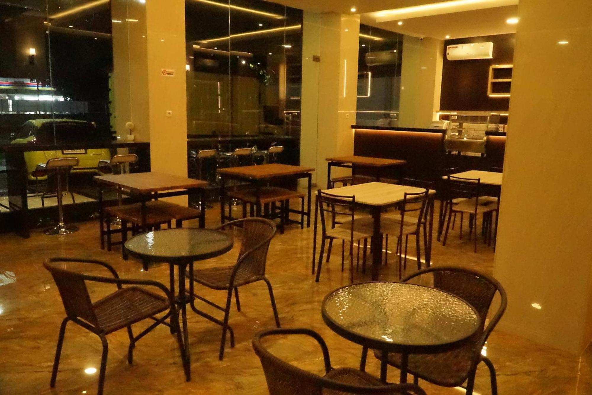 Kirei Hotel Bantaeng Bagian luar foto