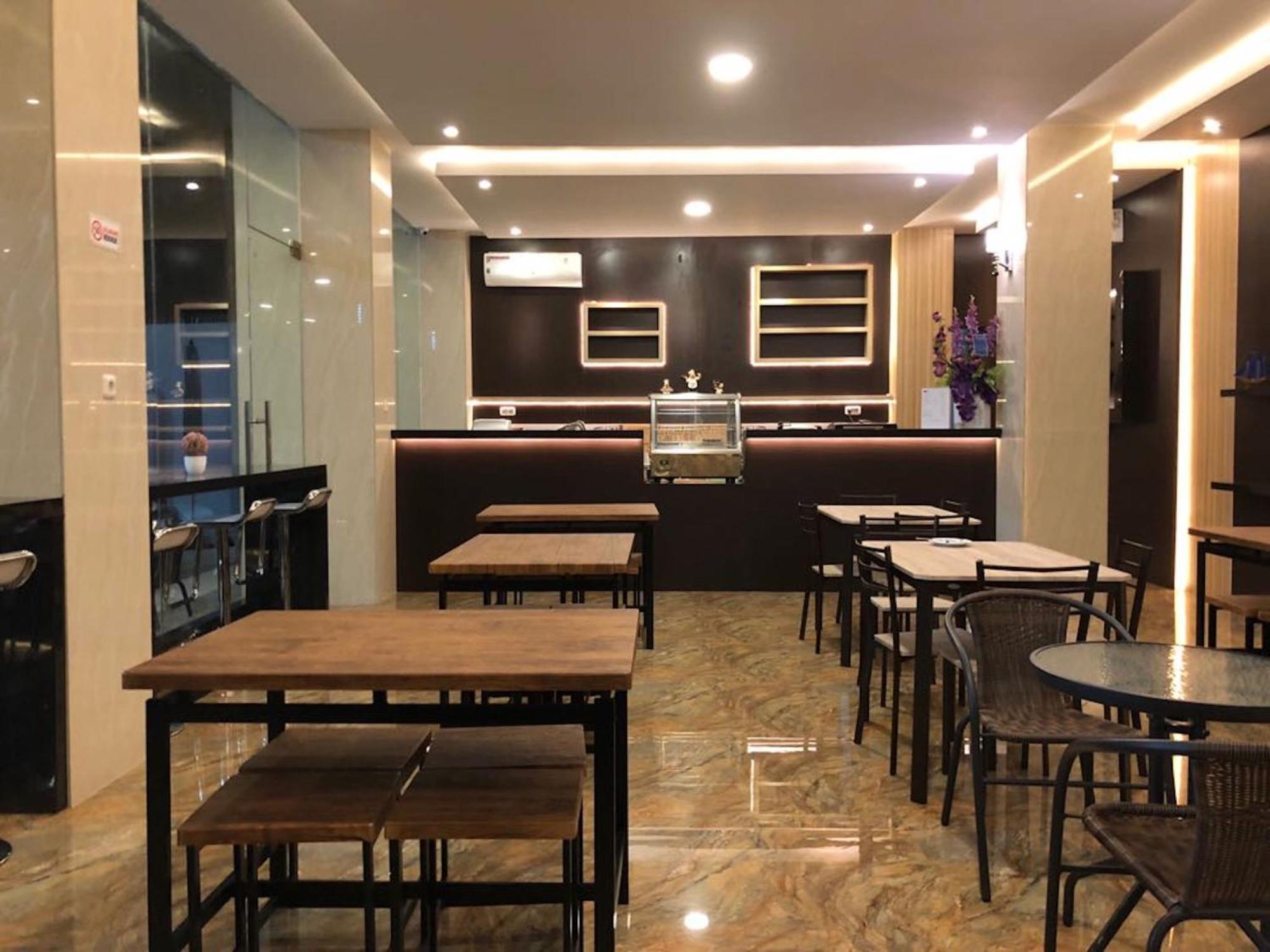 Kirei Hotel Bantaeng Bagian luar foto