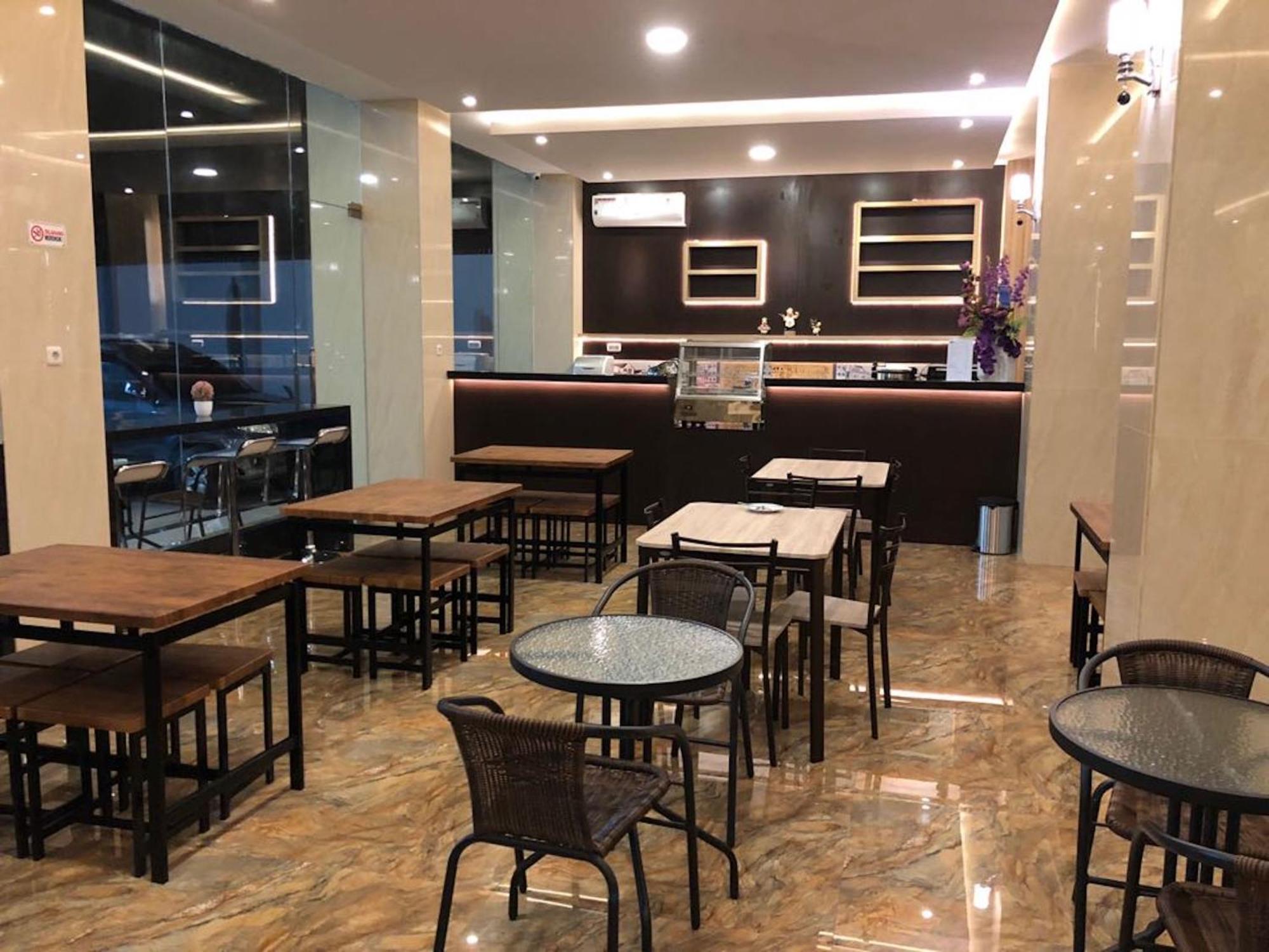 Kirei Hotel Bantaeng Bagian luar foto